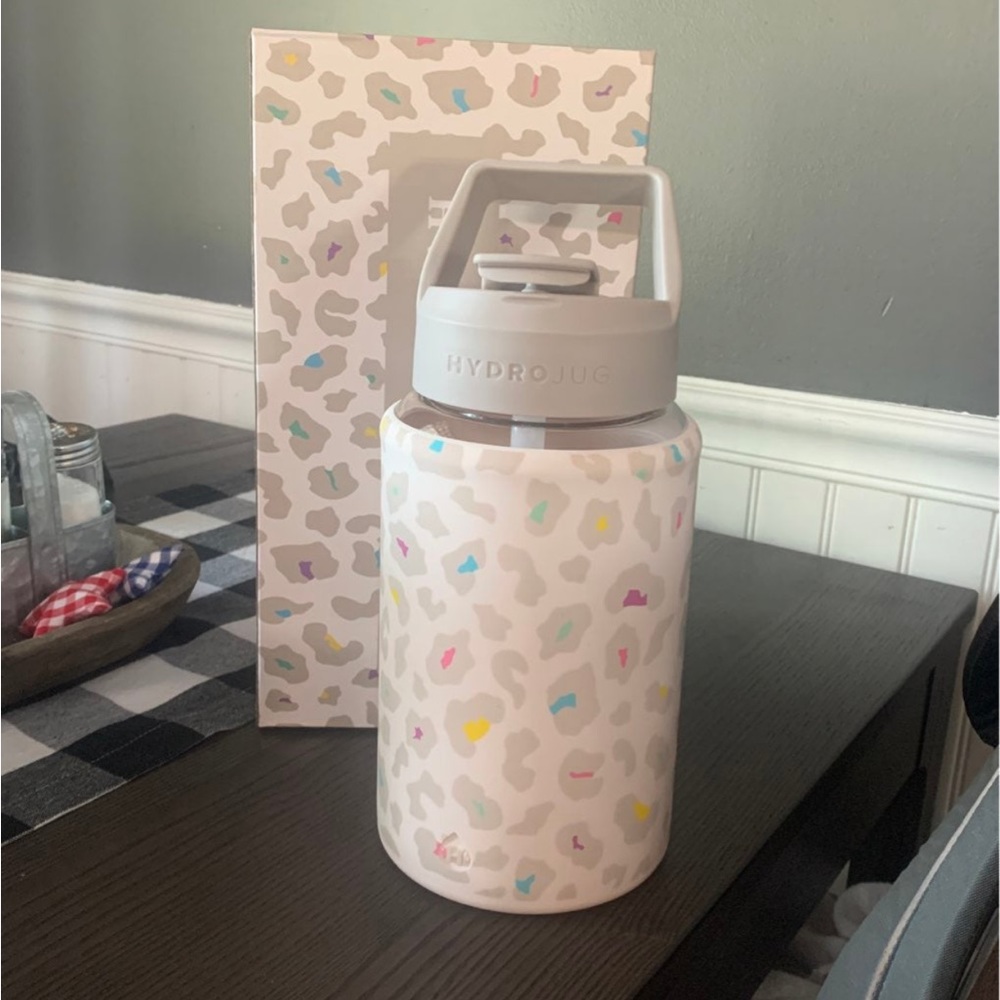New Hydrojug Color Me Cheetah Special Edition Glass Jug, Straw & Sleeve Set